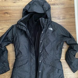 North Face women’s 3-1 triclimate jacket. Size Medium. In excellent condition.